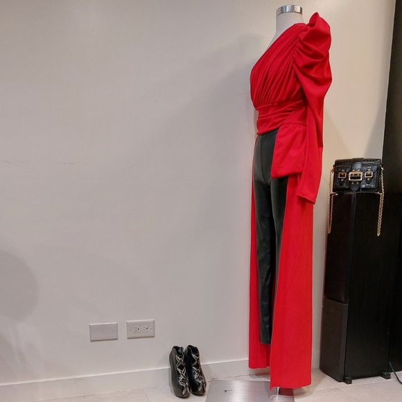 π₯WOW FACTOR!π₯ One Shoulder Asymmetric Top in Red - Picture 2 of 15